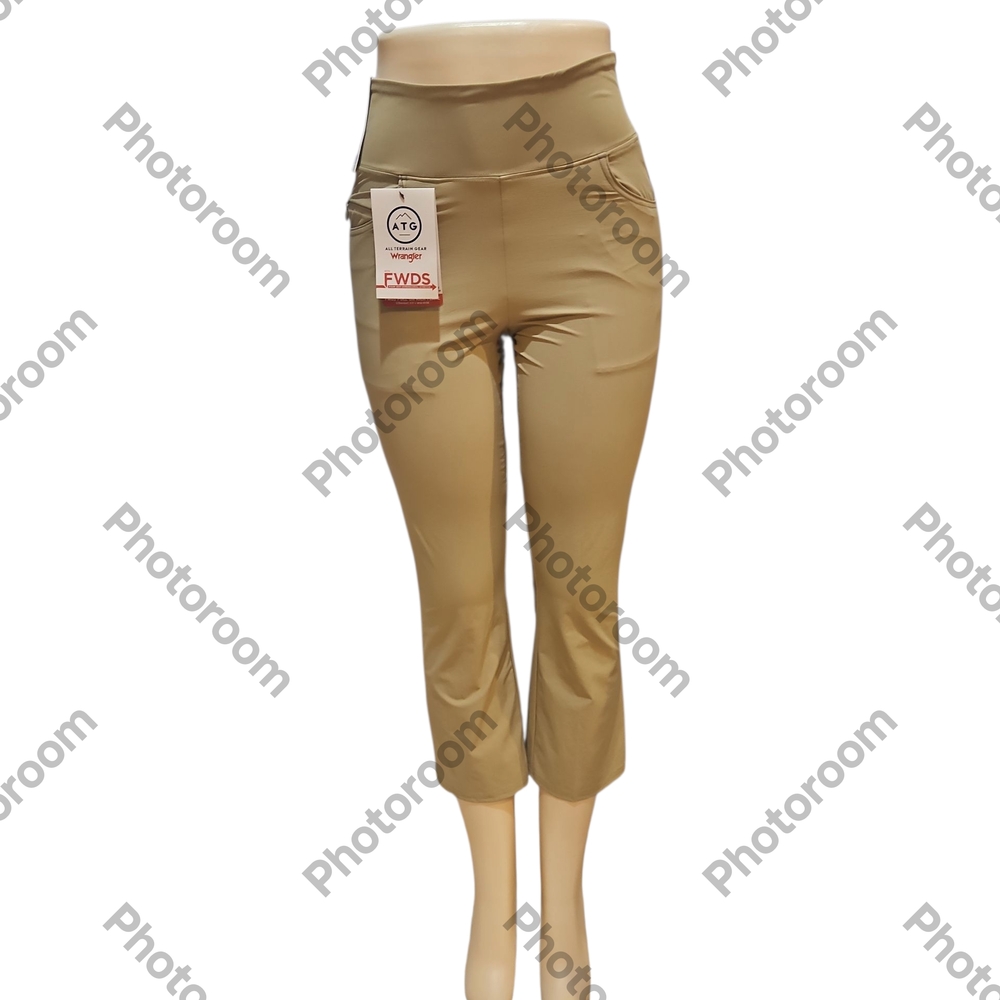 Wrangler ATG FWDS STRAIGHT FIT MIS RISE WomenTan CroppedPants SIZE4/ 10SHT 12AVG